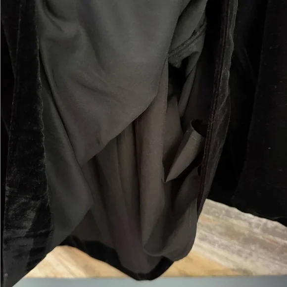 Kin John Lewis Chic Black Velvet Women's Blouse - Picture 4 of 6